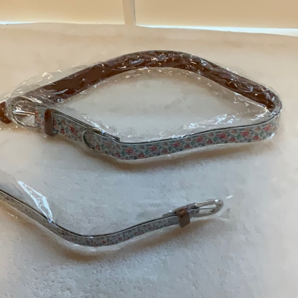 Brown Classic Leather Belt with Sophisticated Design